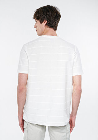 Mavi Çizgi Detaylı Beyaz Tişört 0611409-70057