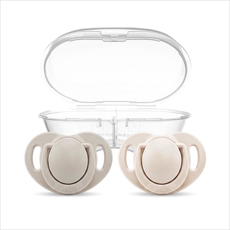 Mamajoo Ortodontik Emzik Seti 12 Ay+ Light Beige & Light Gray | İkili, Silikon, Damaklı | Sterilizasyon & Saklama Kabı Hediyeli