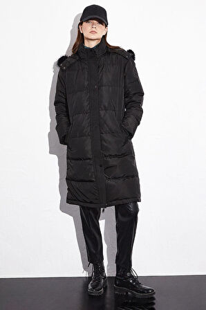 Kadın Kapitone Dik Yaka Kapüşonlu Kürklü Mont - Siyah | 38