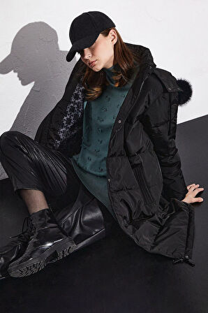 Kadın Kapitone Dik Yaka Kapüşonlu Kürklü Mont - Siyah | 38