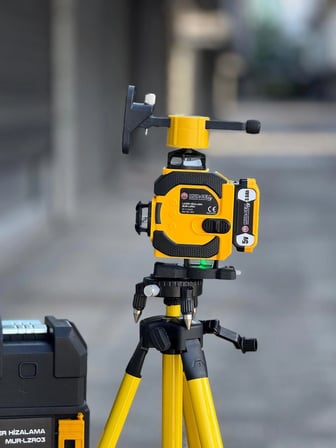 Profesyonel Sarı Lazer Hizalama Seti - Tripod Ayaklı & Taşıma Çantalı