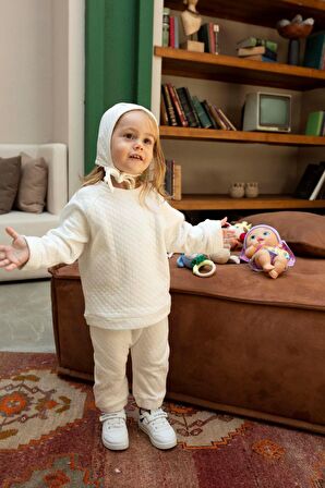 Çıtçıtlı Baklava Desenli Üst Ekru