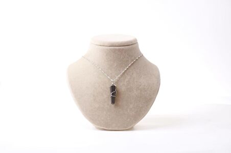 Obsidyen Doğal Taş Kolye Ucu 3x1 cm, Gümüş Zincir