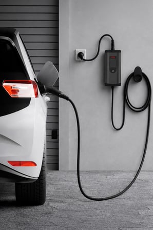 Mioji FC22 3.5/22KW 16/32A 2.4 LCD Ekran Wi-Fi Destekli IP65 Suya Dayanıklı Taşınabilir Elektrikli Araç Şarj Cihazı (Dönüştürücü Fiş Hediyeli)