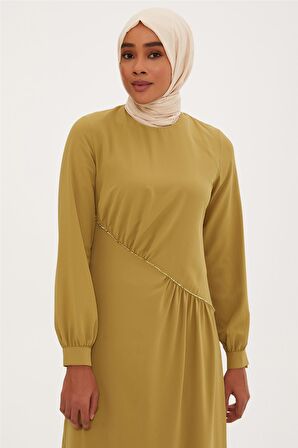 Armine Önü Büzgülü ve Boncuklu Asimetrik Elbise 22K9513 Yağ Yeşili