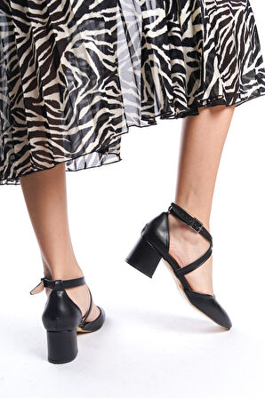 Kadını Çapraz Bağlamalı Kemerli Şık Rahat Klasik 5 cm Kalın Topuklu Ayakkabı DRK023