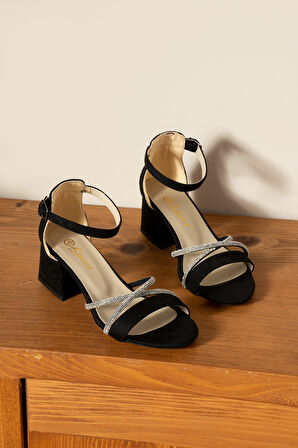 Kadın Çapraz Taşlı Klasik Kısa Topuklu Ayakkabı 7111