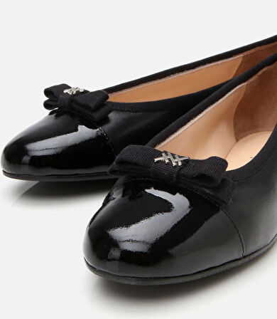 Kadın Deri Siyah Esnek Tabanlı Rahat Tokalı Babet