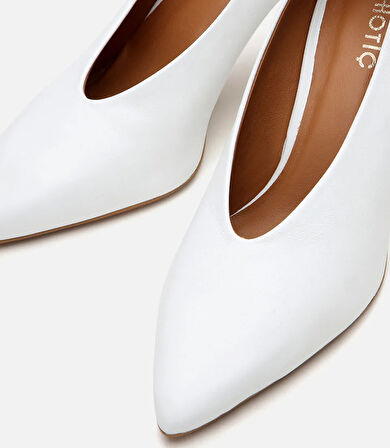 Kadın Deri Ekru Zincir Detaylı Stiletto