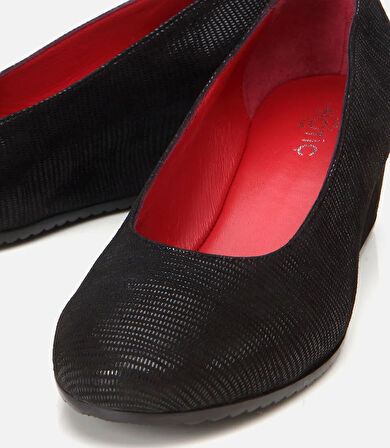 Kadın Deri Siyah Esnek Dolgu Topuklu Ayakkabı