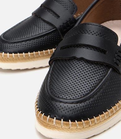 Kadın Siyah Delikli Günlük Loafer