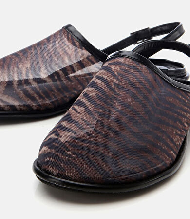 Kadın Siyah Zebra Desenli Düz Sandalet