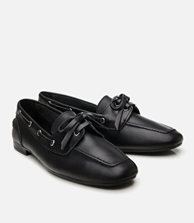 Kadın Deri Siyah Bağcıklı Günlük Loafer