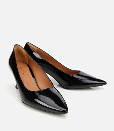 Kadın Rugan Deri  Siyah Esnek Tabanlı Stiletto