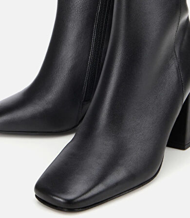Kadın Deri Siyah Kare Uçlu Bilekte Topuklu Bot