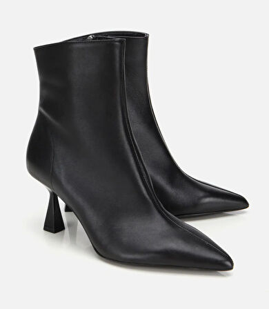 Kadın Deri Siyah Sivri Burunlu Bilekte Topuklu Bot