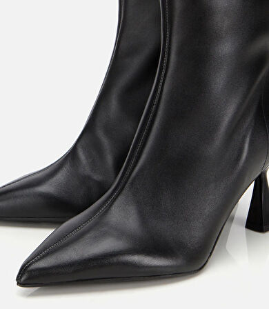 Kadın Deri Siyah Sivri Burunlu Bilekte Topuklu Bot