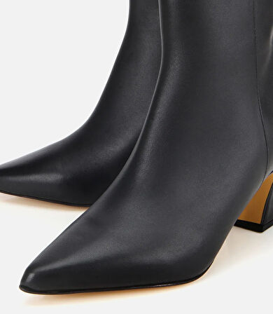 Kadın Deri Siyah Sivri Burunlu Bilekte Topuklu Bot
