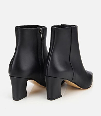 Kadın Deri Siyah Sivri Burunlu Bilekte Topuklu Bot