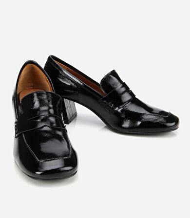 Kadın Rugan Deri Siyah Topuklu Klasik Loafer