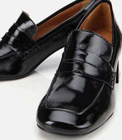 Kadın Rugan Deri Siyah Topuklu Klasik Loafer