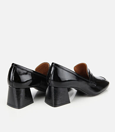 Kadın Rugan Deri Siyah Topuklu Klasik Loafer