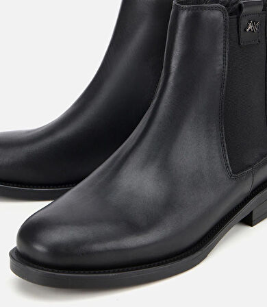 Kadın Deri Siyah Lastik Detaylı Bilekte Düz Bot