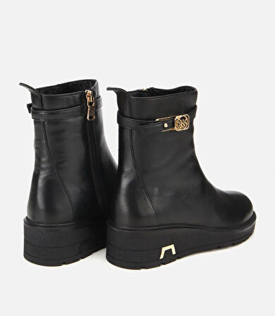 Kadın Deri Siyah Tokalı Dolgu Topuklu Bot 