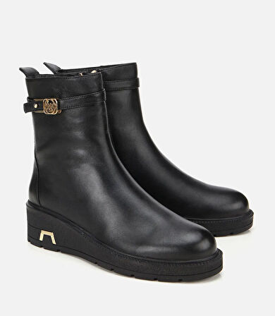 Kadın Deri Siyah Tokalı Dolgu Topuklu Bot 