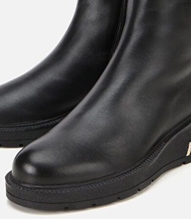 Kadın Deri Siyah Tokalı Dolgu Topuklu Bot 