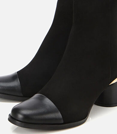 Kadın Süet Deri Siyah Gold Detaylı Bilekte Topuklu Bot