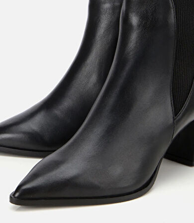 Kadın Deri Siyah Sivri Burunlu Streç Detaylı Bilekte Topuklu Bot