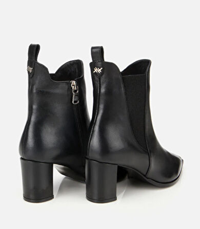 Kadın Deri Siyah Sivri Burunlu Streç Detaylı Bilekte Topuklu Bot