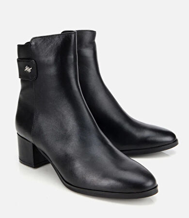 Kadın Deri Siyah Toka Detaylı Bilekte Topuklu Bot