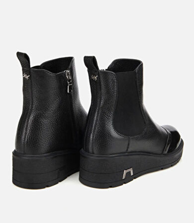 Kadın Deri Siyah Lastik Detaylı Dolgu Topuklu Bot