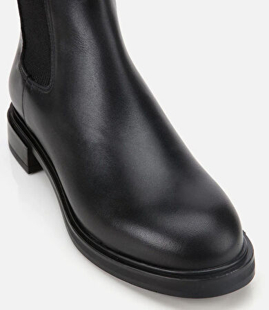 Kadın Deri Siyah Lastik Detaylı Düz Bot