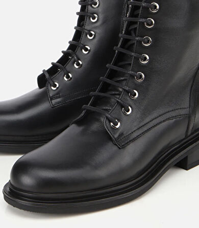 Kadın Deri Siyah Fermuarlı Postal Düz Bot 