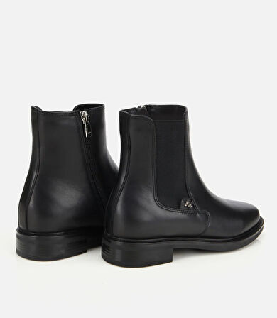 Kadın Deri Siyah Lastik Detaylı Bilekte Düz Bot