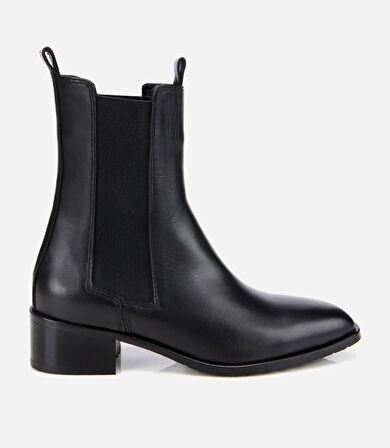 Kadın Deri Siyah Lastik Detaylı Düz Bot