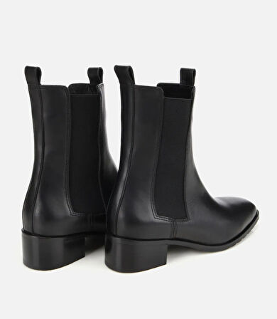 Kadın Deri Siyah Lastik Detaylı Düz Bot