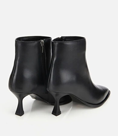 Kadın Deri Siyah Sivri Burunlu Bilekte Topuklu Bot