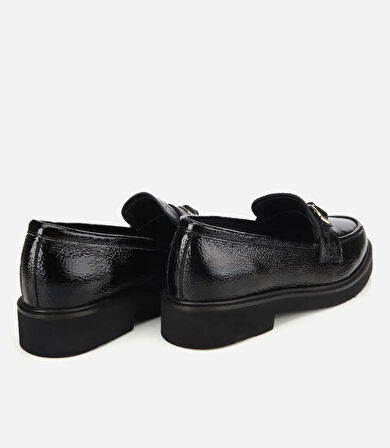 Kadın Rugan Deri Siyah Tokalı Klasik Loafer