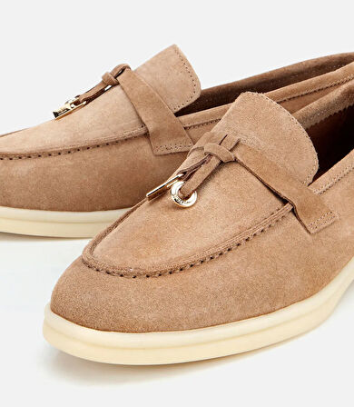 Kadın Süet Deri Bej Gold Aksesuarlı Klasik Loafer