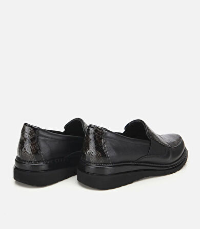 Kadın Deri Siyah Yılan Baskılı Dolgu Topuklu Günlük Loafer