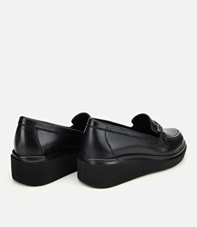 Kadın Deri Siyah Tokalı Dolgu Topuklu Klasik Loafer