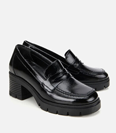 Kadın Rugan Deri Siyah Topuklu Klasik Loafer