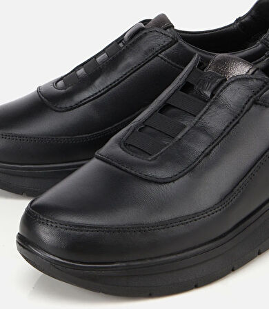 Kadın Deri Siyah Lastik Detaylı Dolgu Topuklu Günlük Loafer