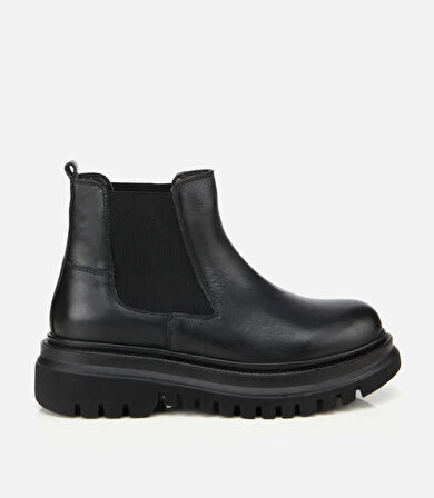 Kadın Deri Siyah Lastik Detaylı Kalın Tabanlı Düz Bot