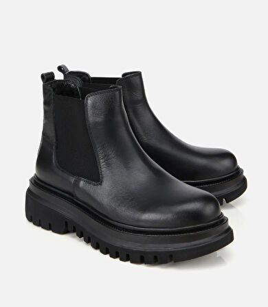 Kadın Deri Siyah Lastik Detaylı Kalın Tabanlı Düz Bot