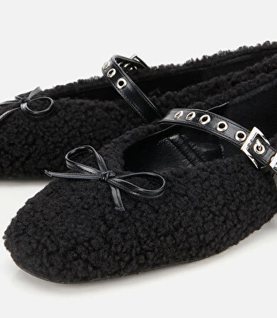 Kadın Siyah Peluş Kürklü Zımbalı Babet